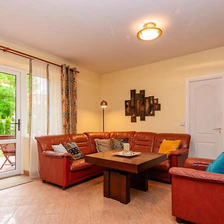 Family Inn Cottage With Terrace 팔랑가 외부 사진